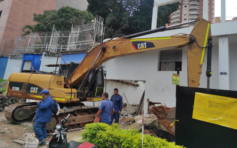 Dos obreros heridos en colapso de estructura en cra 36