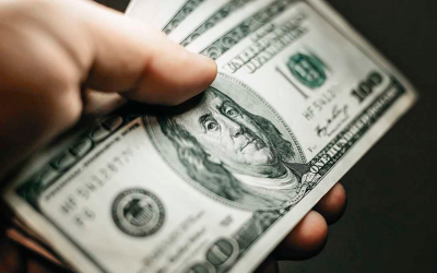 Sigue bajando el precio del dólar en Colombia