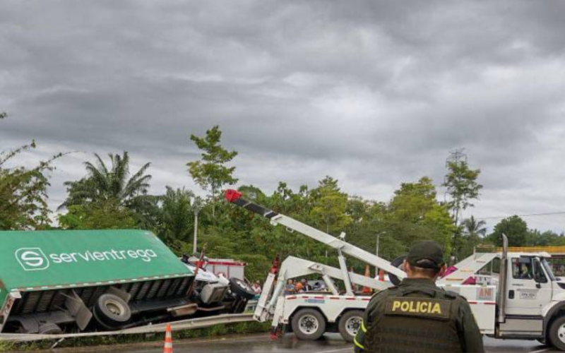 Murió conductor atrapado en choque por la vía a La Fortuna