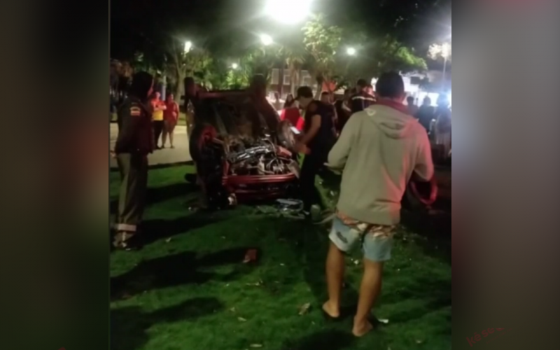 Video: Carro se volcó en la glorieta de San Francisco