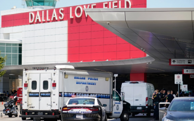Video: Mujer provoca tiroteo en el aeropuerto de Dallas
