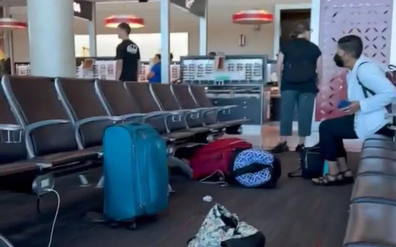 Video: Mujer provoca tiroteo en el aeropuerto de Dallas