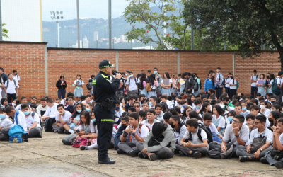 Bucaramanga le ‘Saca Tarjeta Roja’ a la violencia escolar