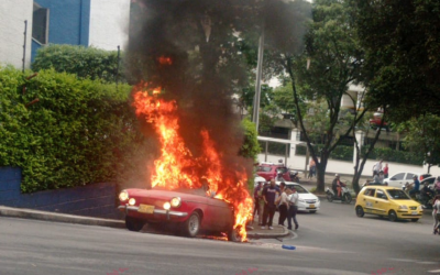 Incendio de carro dejó conductor herido en Bucaramanga