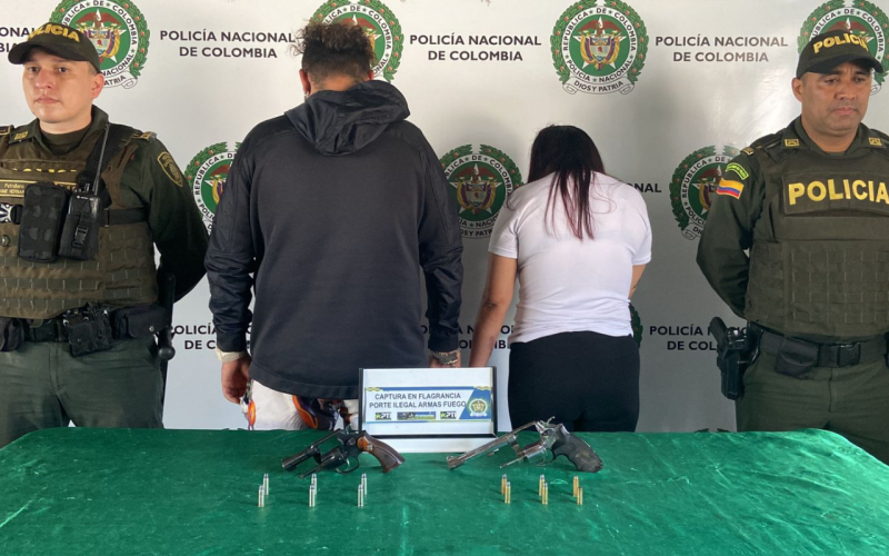 Vigilancia capturó a una pareja con dos armas en Girón