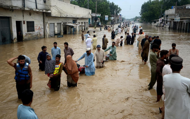 Más de mil muertos por inundaciones en Pakistán