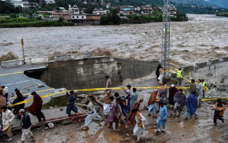 Más de mil muertos por inundaciones en Pakistán