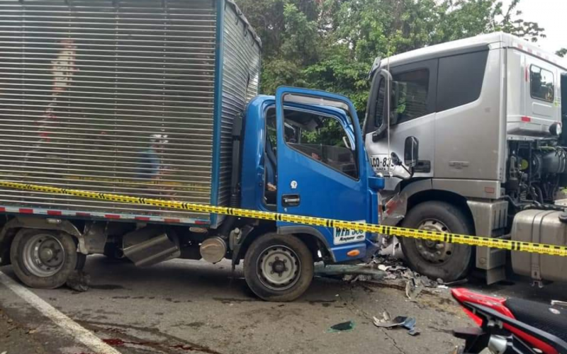 Dos lesionados por choque en vía nacional de El Socorro