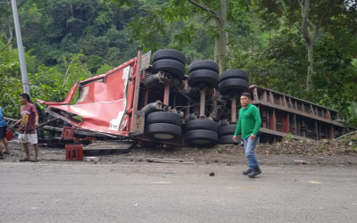 Camión de Coca Cola se accidentó vía a El Playón