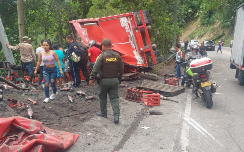 Camión de Coca Cola se accidentó vía a El Playón