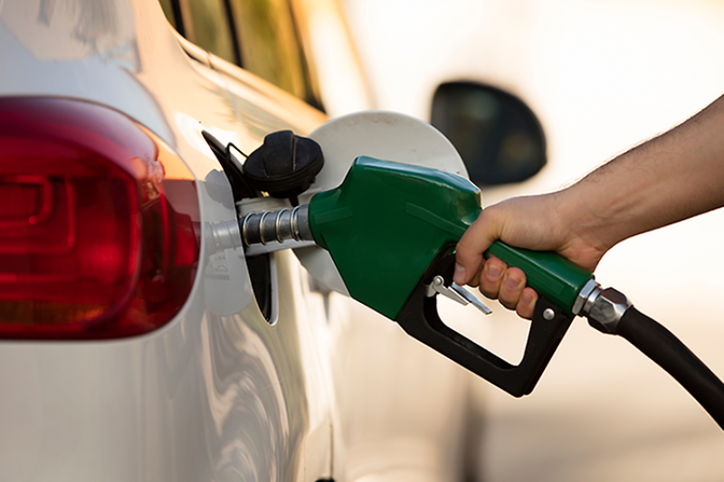 Gasolina subirá $200 por mes de aquí a diciembre