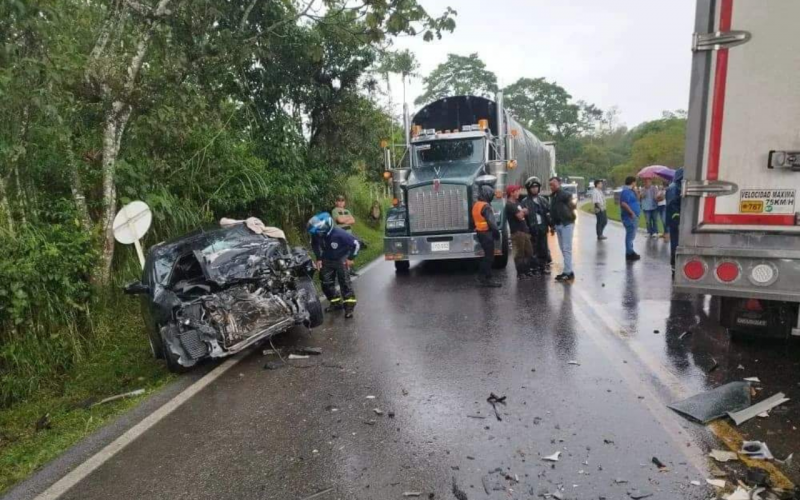 Policía muere por choque en la vía nacional de Oiba