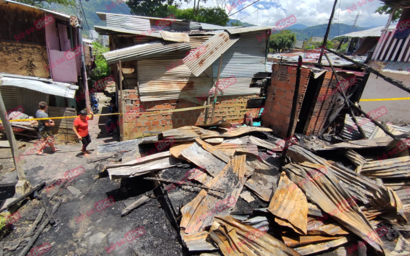 El fuego hizo cenizas la ‘Esperanza’ en invasión de Bucaramanga