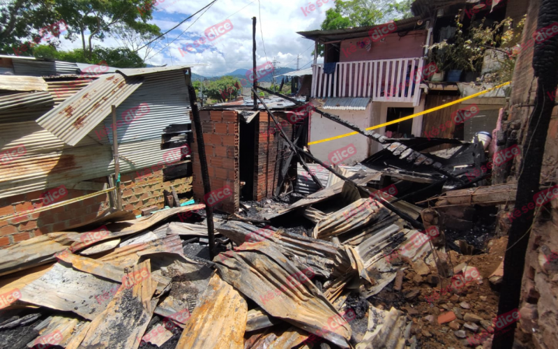 El fuego hizo cenizas la ‘Esperanza’ en invasión de Bucaramanga