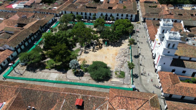 Avanza la remodelación del parque principal de Girón