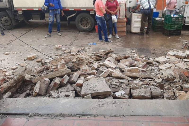 Video: Fachada de Plaza de Mercado en San Gil se cae a pedazos