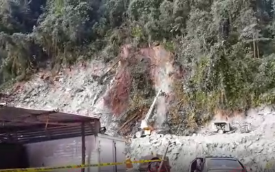 Video: Derrumbe vía Curos – Málaga dejó tres heridos