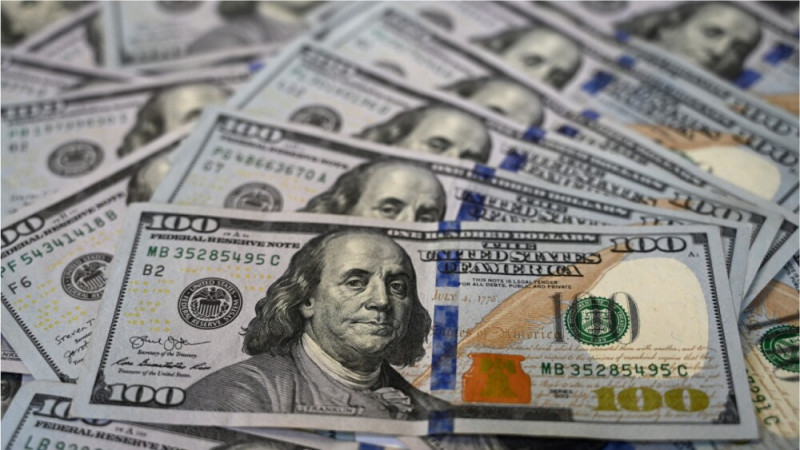 Dólar ‘tocó’ hoy los $5.000 en su precio máximo