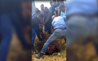 Video: A Luis Gerardo lo enterraron de pie