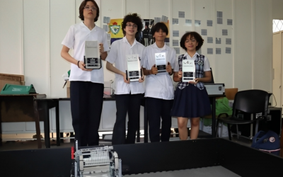 "Cuatro estudiantes del Politécnico brillan en robótica y van al mundial"