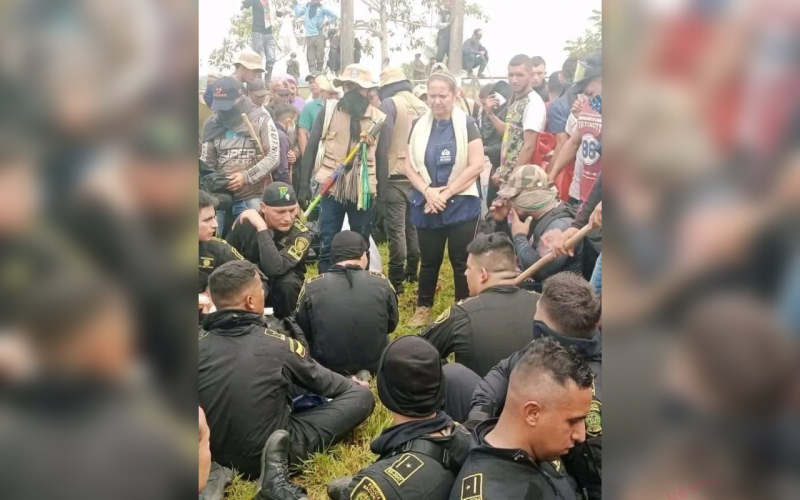 Dos muertos y casi 80 policías secuestrados en el Caguán