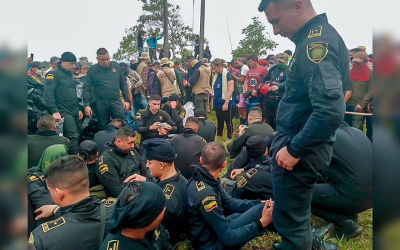Dos muertos y casi 80 policías secuestrados en el Caguán
