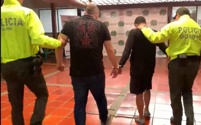 Capturan a dos hombres por presuntos delitos de hurto en el área metropolitana