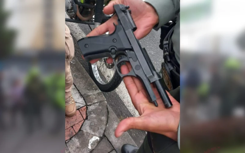 En Bucaramanga “Limpiavidrios” portaba una 9mm en el cinto.