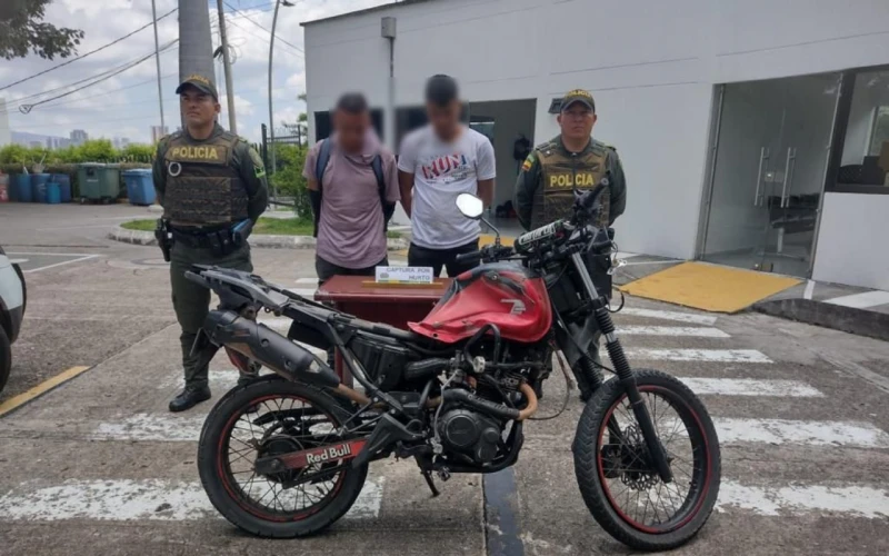 Policía Metropolitana captura a dos individuos por hurto en Floridablanca