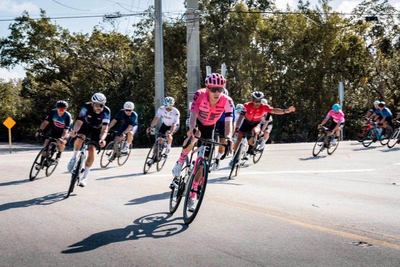 Colombianos brillan en el Giro de Italia: gran ascenso de Urán y Buitrago