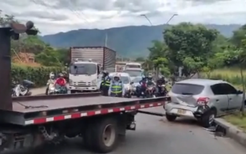 Conductor aparentemente en estado de embriaguez causa accidente de tránsito en la vía Girón – Bucaramanga