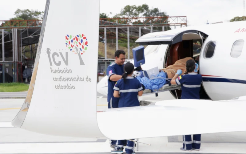 El avión de FCV en Santander cumple una década trasladando a pacientes críticos