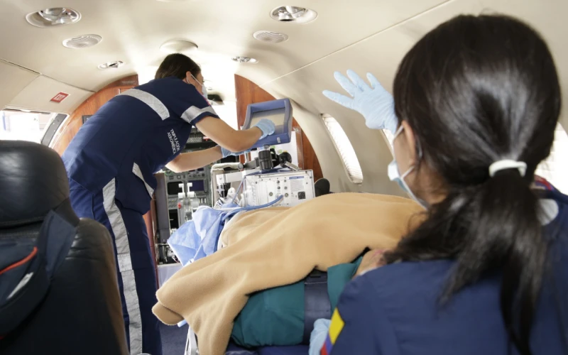 El avión de FCV en Santander cumple una década trasladando a pacientes críticos