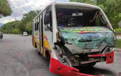 Presunta falla en los frenos desata accidente en la vía Girón-Bucaramanga dejando cinco personas heridas