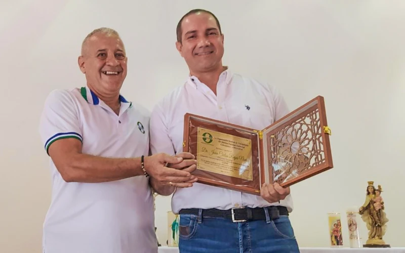 ORGASINA entregó reconocimiento al Director de la CDMB, Juan Carlos Reyes Nova, por su  Gestión Ambiental