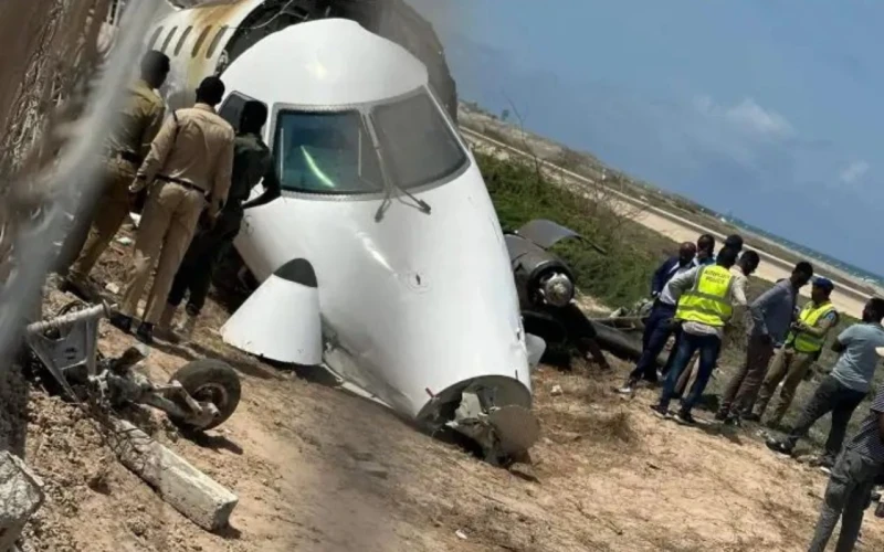 En video: Aterrizaje forzoso en Mogadiscio: aeronave derrapa y choca contra muro del aeropuerto en Somalia