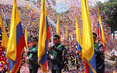 Revive Bucaramanga la tradición patriótica: Homenaje singular a los tesoros de Colombia en el desfile del 20 de julio