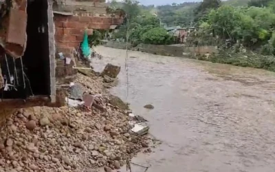40 familias afectadas por inundaciones en el barrio La Isla de Girón