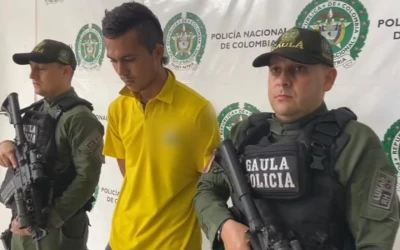 Capturan a "Brayan" con armas y estupefacientes en su poder en un operativo policial.