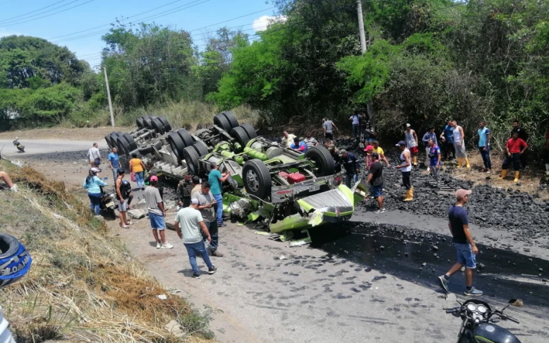 Trágico Accidente en la Vía Rionegro: Conductor Pierde la Vida por un posible microsueño.