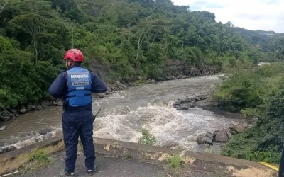 Intensa búsqueda tras desaparición de un hombre en el Río Suárez en Barbosa