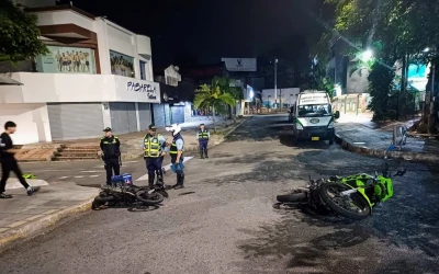 Dos policías  resultaron heridos en un fuerte  choque con un motociclista en aparente estado de embriaguez