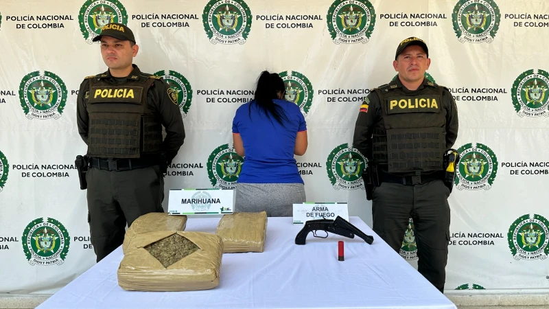 Arrestan a mujer de 51 años con arma y drogas en Bucaramanga