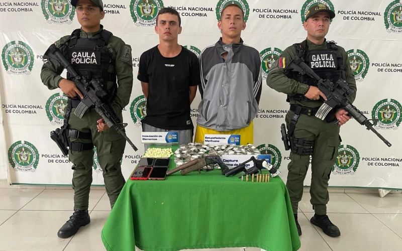 Colaboración ciudadana clave: Capturados en flagrancia por porte de armas y estupefacientes en Floridablanca.