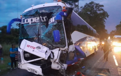 8 heridos deja accidente de buses en la Lizama