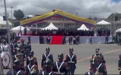 Desfile militar del 20 de Julio inicia sin el presidente Gustavo Petro y con dos horas de retraso