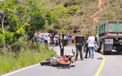 Accidente fatal en vía Mesa de los Santos deja un muerto y un herido
