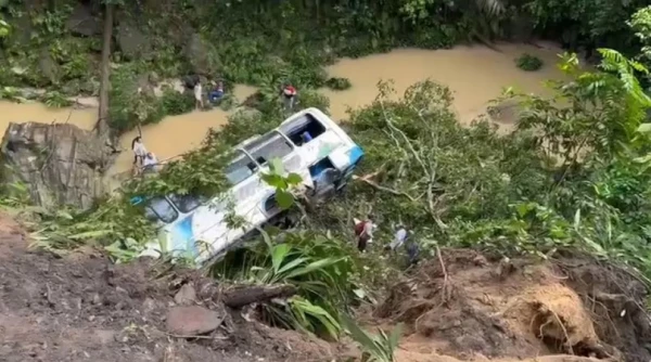 Un muerto y 14 heridos tras volcamiento de bus en Catatumbo | Ke se dice