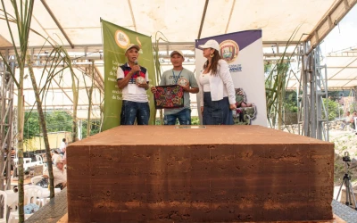 San Gil brilla con la panela más grande del mundo