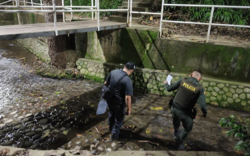 Hombre asesinado en Piedecuesta: Sicarios capturados y se les incautó un revólver.